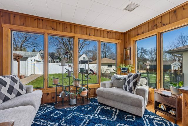 1389 Hoyt Avenue W, Falcon Heights, MN 55108