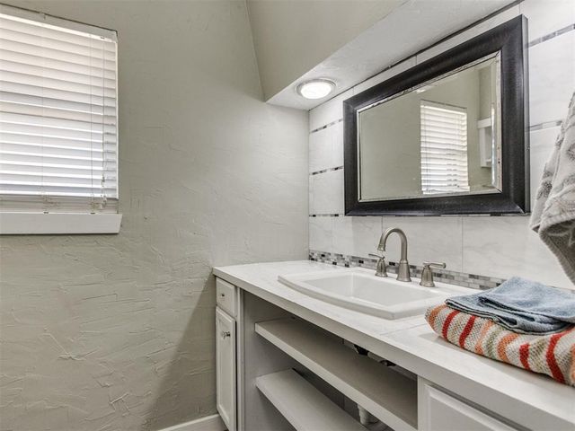 2920 N Alexander Lane, Bethany, OK 73008