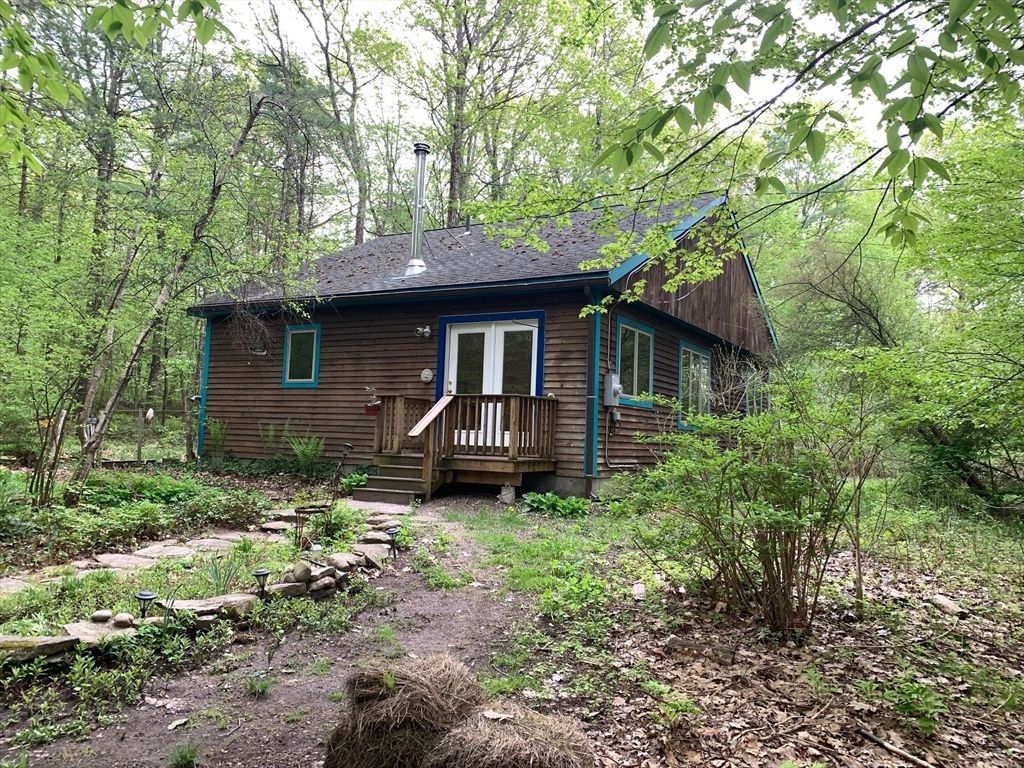 166 E Chestnut Hill, Montague, MA 01351