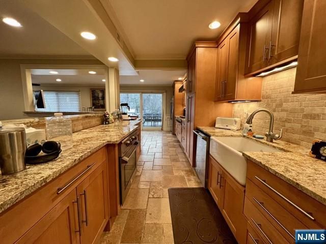 132 Lakeshore Drive, Oakland, NJ 07436