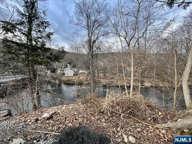 132 Lakeshore Drive, Oakland, NJ 07436