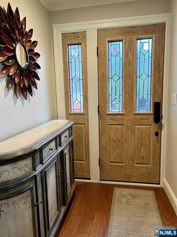 132 Lakeshore Drive, Oakland, NJ 07436