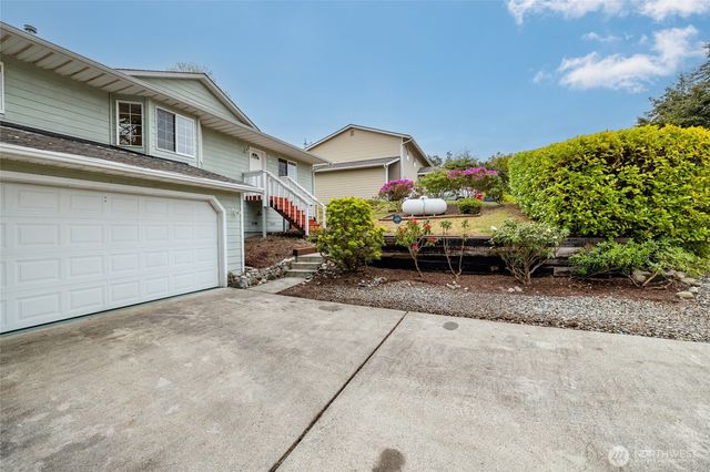 660 Cranberry Drive, Oak Harbor, WA 98277