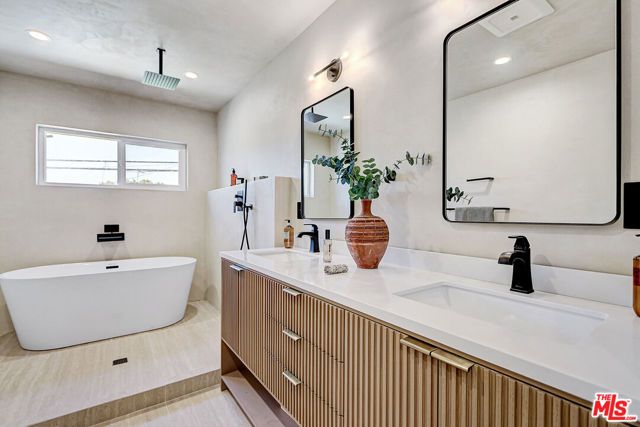 2813 12th Ave, Los Angeles, CA 90018