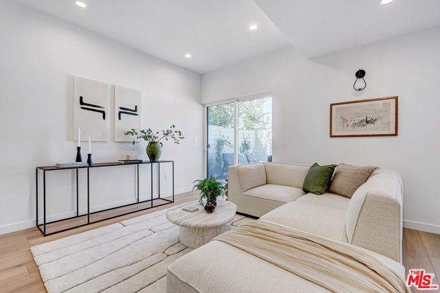 2813 12th Ave, Los Angeles, CA 90018