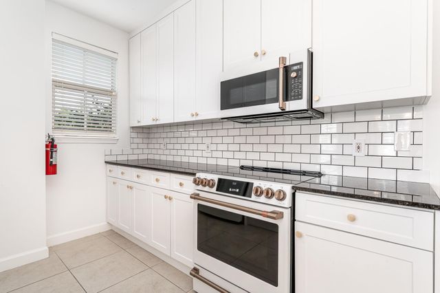 3960 N Flagler Dr 206, West Palm Beach, FL 33407