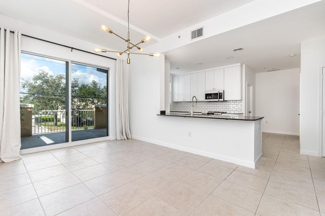 3960 N Flagler Dr 206, West Palm Beach, FL 33407