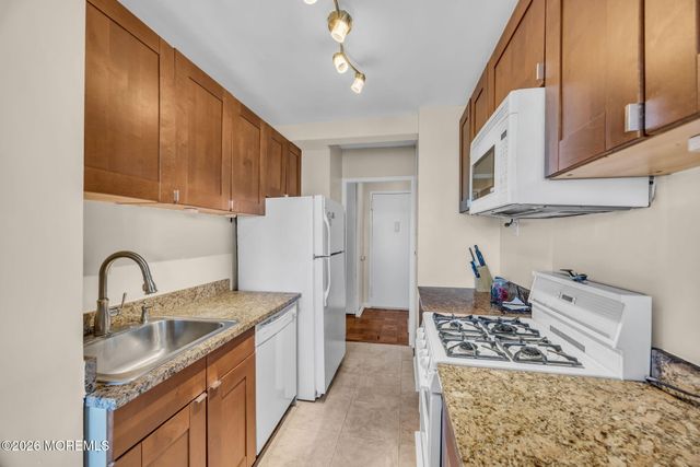 510 Deal Lake Drive 6B, Asbury Park, NJ 07712