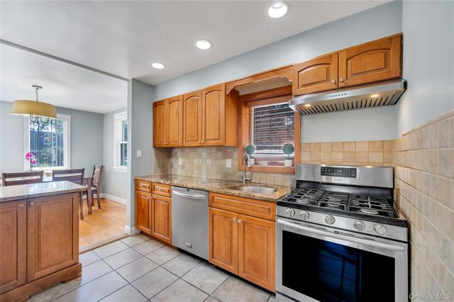 374 Rockaway Parkway, Valley Stream, NY 11580