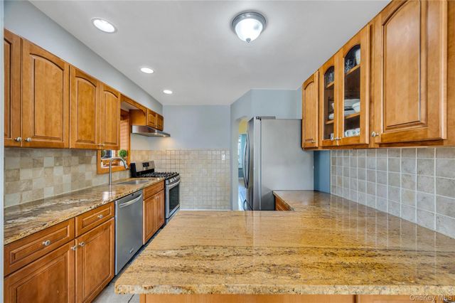 374 Rockaway Parkway, Valley Stream, NY 11580