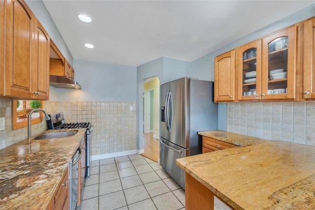 374 Rockaway Parkway, Valley Stream, NY 11580