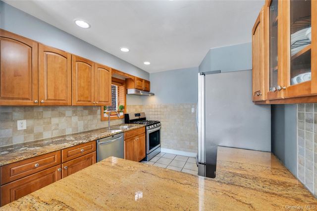 374 Rockaway Parkway, Valley Stream, NY 11580