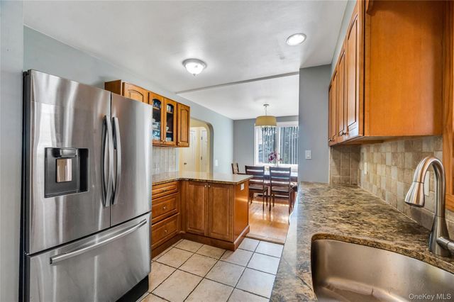 374 Rockaway Parkway, Valley Stream, NY 11580