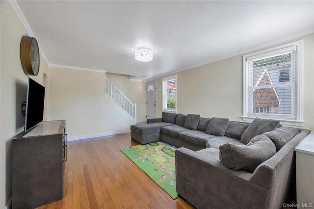374 Rockaway Parkway, Valley Stream, NY 11580