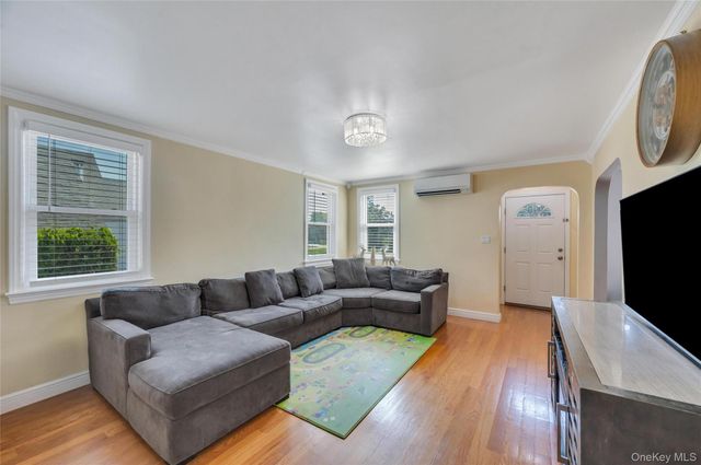374 Rockaway Parkway, Valley Stream, NY 11580