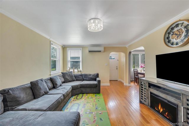 374 Rockaway Parkway, Valley Stream, NY 11580