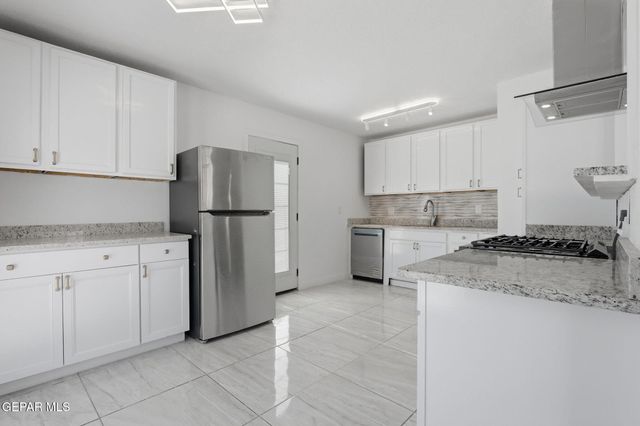 3715 N STANTON Street, El Paso, TX 79902