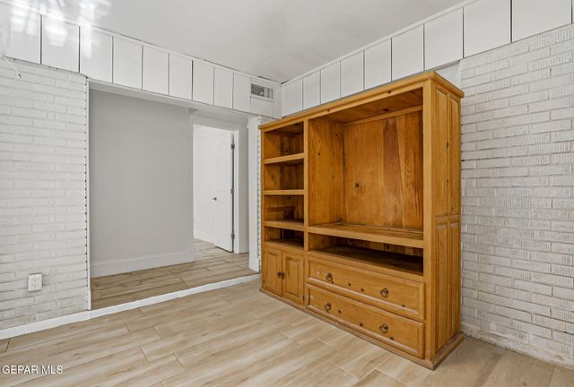 3715 N STANTON Street, El Paso, TX 79902