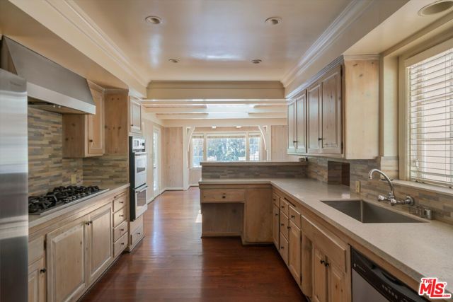 1119 Schuyler Road, Beverly Hills, CA 90210