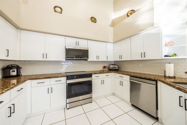 930 NW 197th Avenue, Pembroke Pines, FL 33029