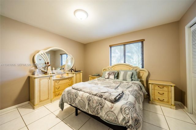 930 NW 197th Avenue, Pembroke Pines, FL 33029