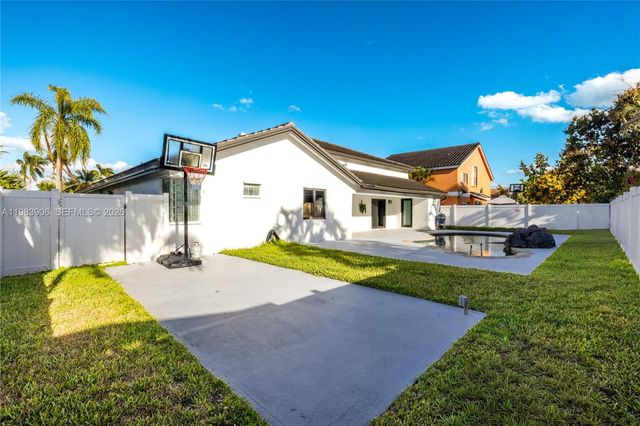 930 NW 197th Avenue, Pembroke Pines, FL 33029