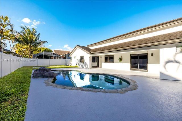 930 NW 197th Avenue, Pembroke Pines, FL 33029