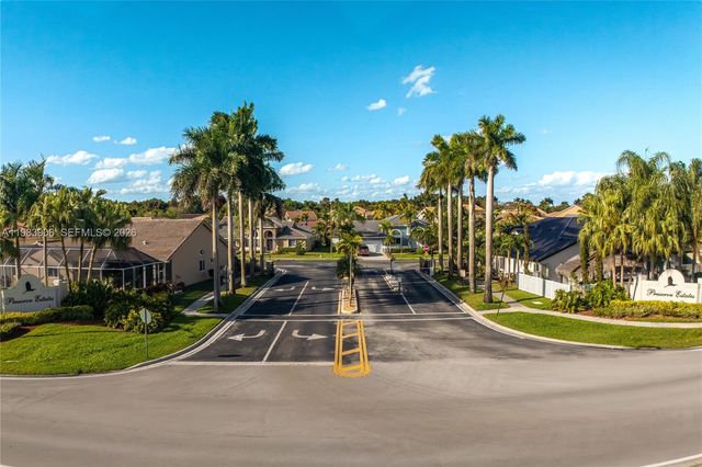 930 NW 197th Avenue, Pembroke Pines, FL 33029
