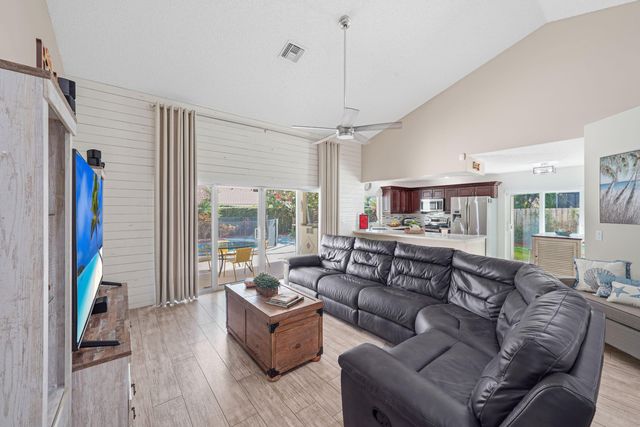 1872 NW 109th Avenue, Plantation, FL 33322