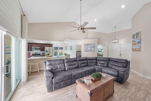 1872 NW 109th Avenue, Plantation, FL 33322