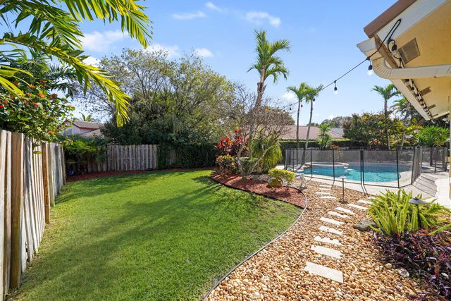 1872 NW 109th Avenue, Plantation, FL 33322