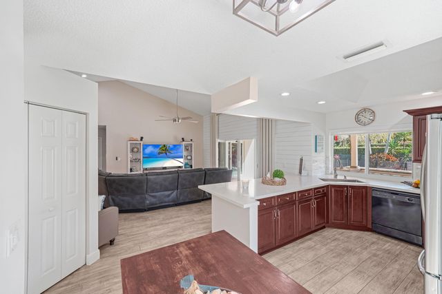 1872 NW 109th Avenue, Plantation, FL 33322