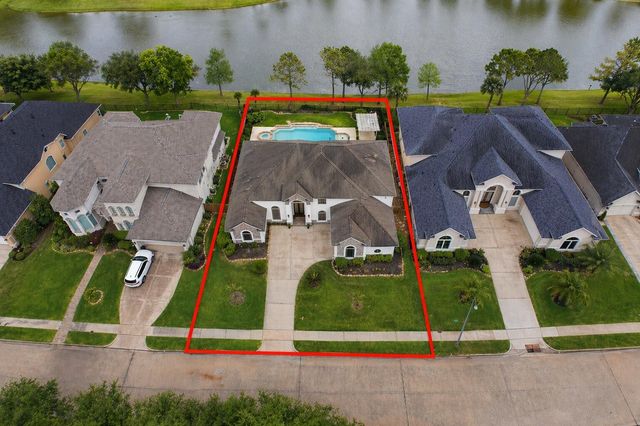 11512 Watercastle Court, Pearland, TX 77584