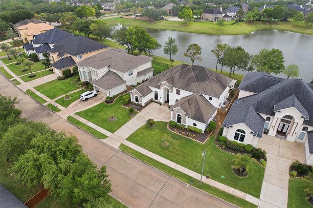 11512 Watercastle Court, Pearland, TX 77584