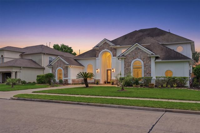11512 Watercastle Court, Pearland, TX 77584