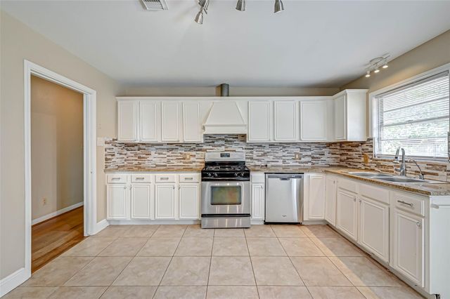9349 Rosstown Way, Houston, TX 77080