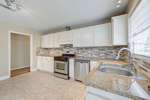9349 Rosstown Way, Houston, TX 77080