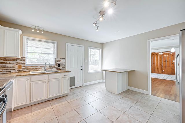 9349 Rosstown Way, Houston, TX 77080