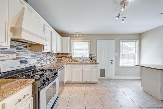 9349 Rosstown Way, Houston, TX 77080