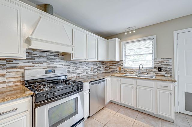 9349 Rosstown Way, Houston, TX 77080