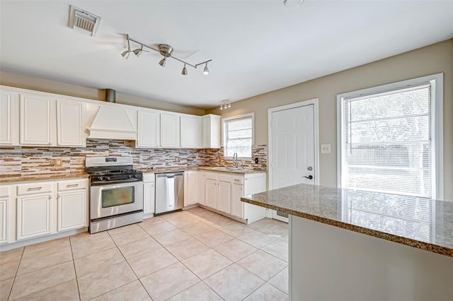 9349 Rosstown Way, Houston, TX 77080