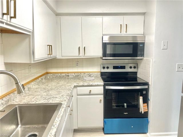 835 Little Bay Ave Apt D, Norfolk, VA 23503