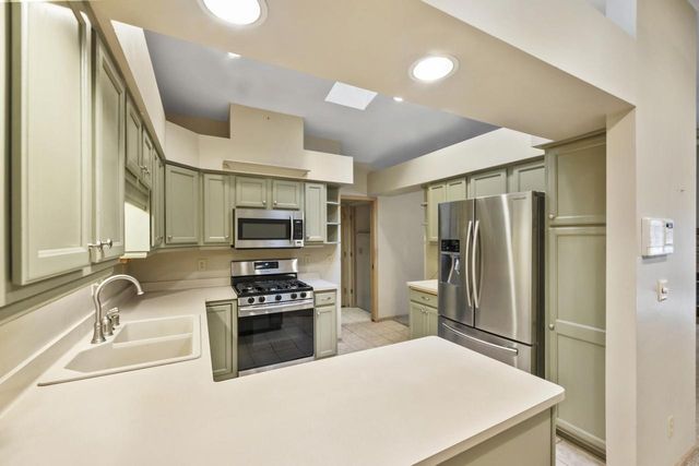 N81W13139 Country Terrace LANE, Menomonee Falls, WI 53051