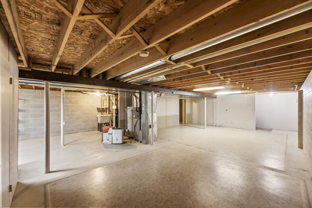 N81W13139 Country Terrace LANE, Menomonee Falls, WI 53051