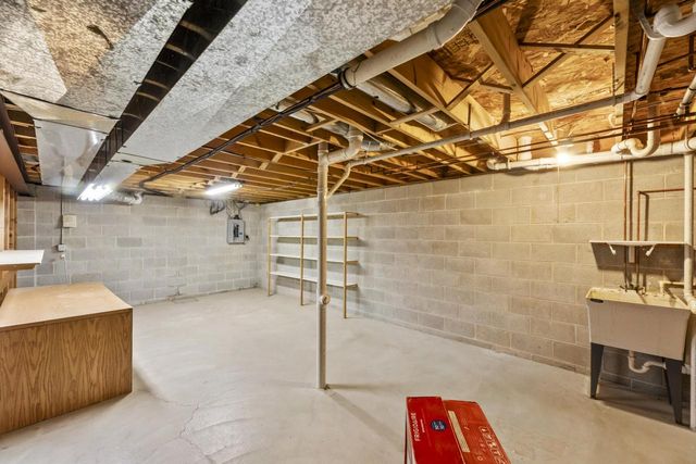 N81W13139 Country Terrace LANE, Menomonee Falls, WI 53051