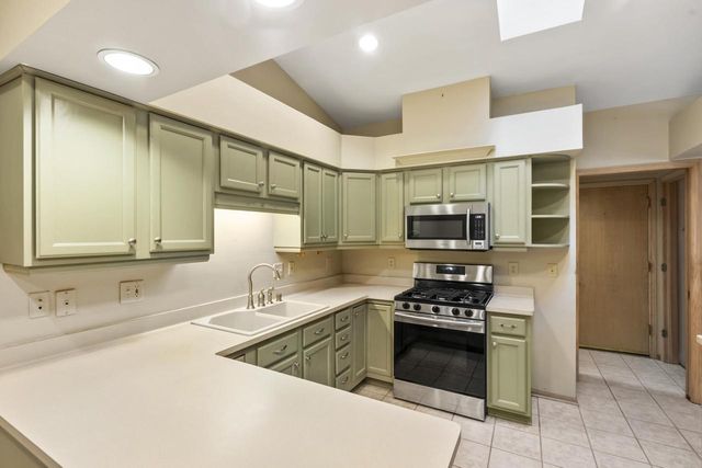 N81W13139 Country Terrace LANE, Menomonee Falls, WI 53051