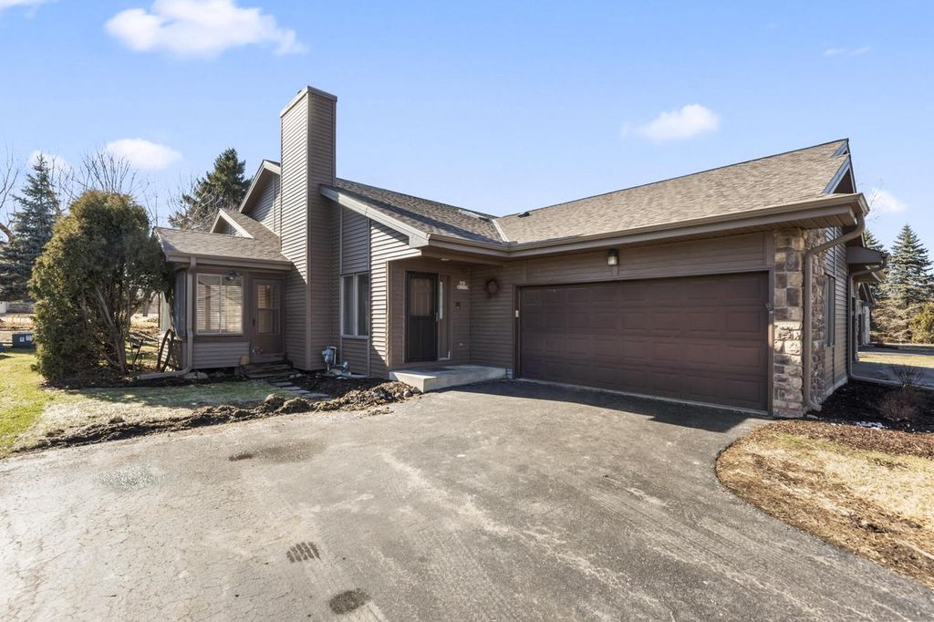 N81W13139 Country Terrace LANE, Menomonee Falls, WI 53051