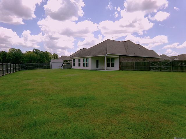 23091 Antler Lake Dr, Denham Springs, LA 70726