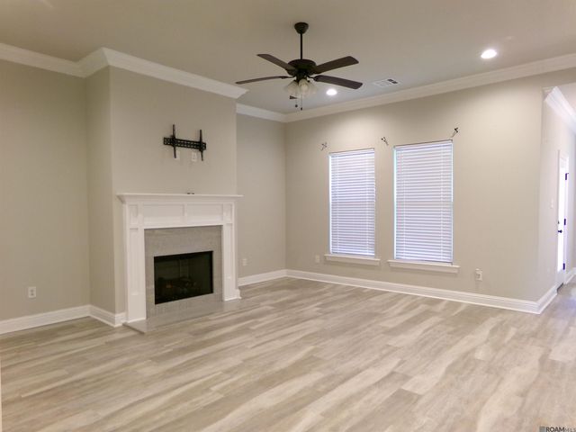 23091 Antler Lake Dr, Denham Springs, LA 70726