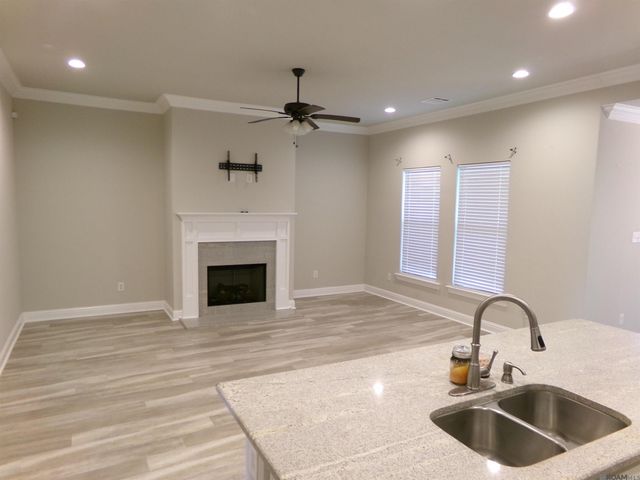 23091 Antler Lake Dr, Denham Springs, LA 70726